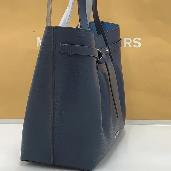 MICHAEL KORS
Emilia Large Pebbled Leather Tote Bag NAVY COLOR - Picture 11 of 15